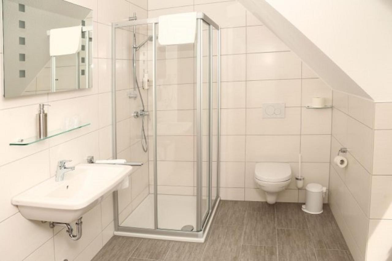 Pensión Zur Linde 3*